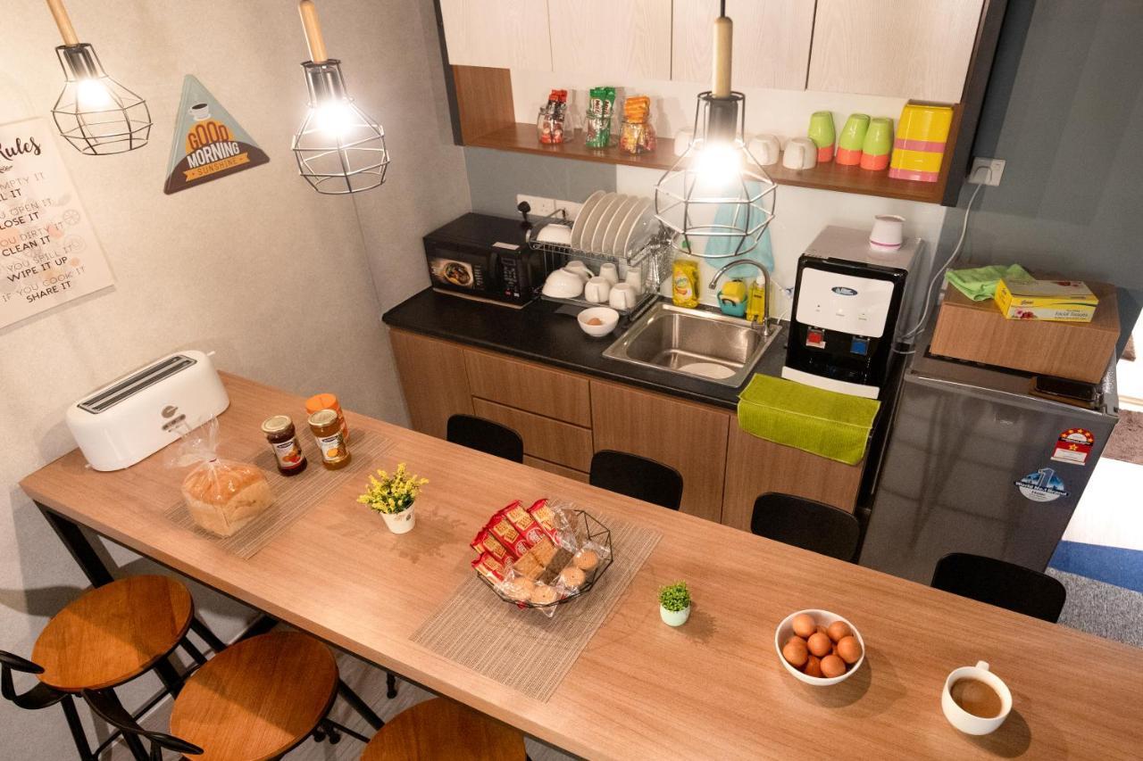 Vibrant Hostel Кота-Кинабалу Экстерьер фото