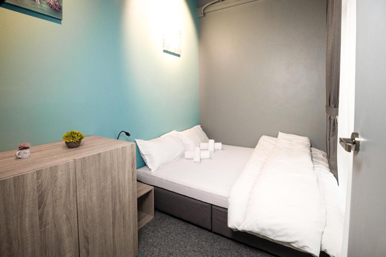 Vibrant Hostel Кота-Кинабалу Экстерьер фото
