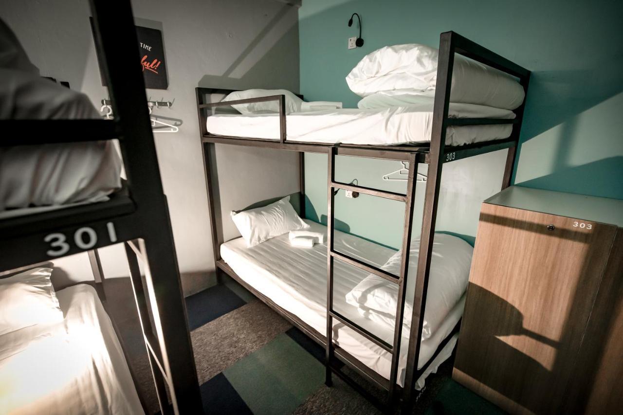 Vibrant Hostel Кота-Кинабалу Экстерьер фото