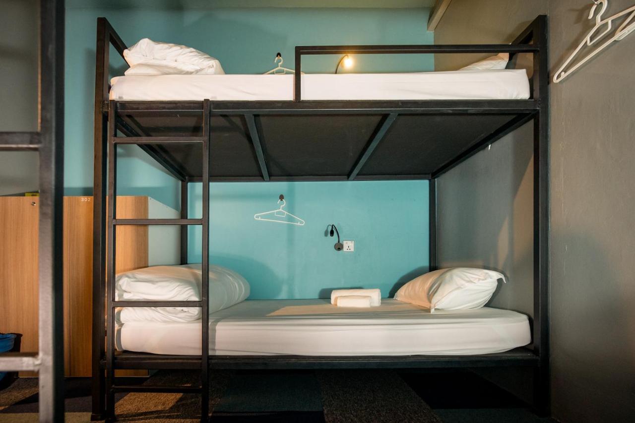 Vibrant Hostel Кота-Кинабалу Экстерьер фото